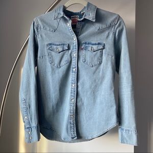 Levi denim button down long sleeve shirt